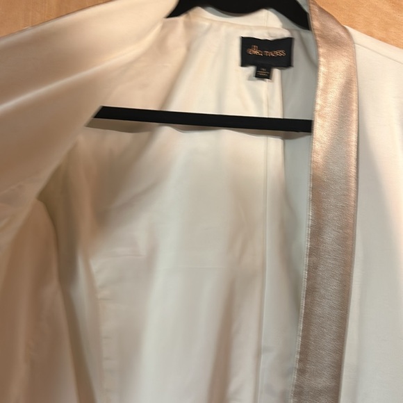 Gorgeous cream and gold tuxedo style blazer - Picture 5 of 7